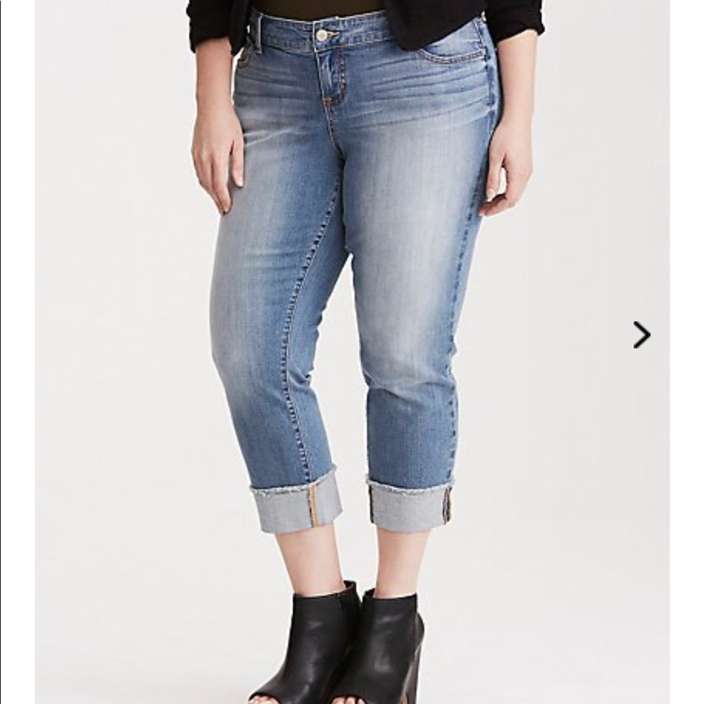 TORRID Cropped cute BOYFRIEND Jeans LIGHT WASH 16